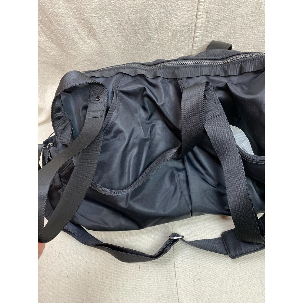 Lululemon Extra Mile Duffle Black - Picture 7 of 16